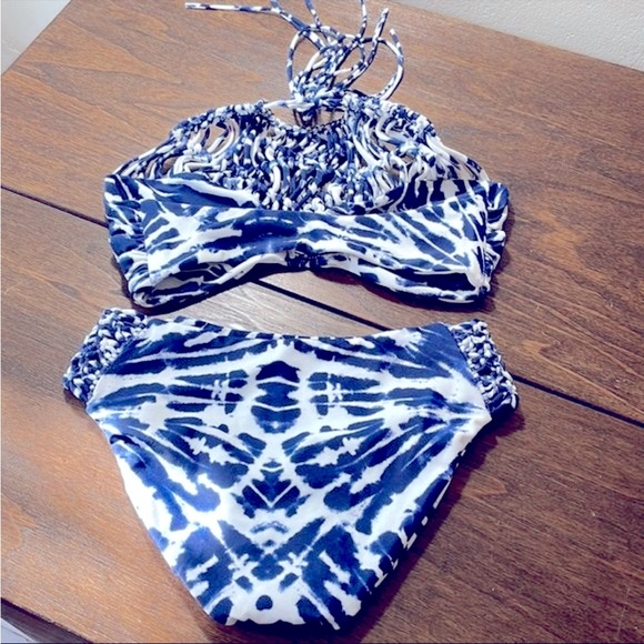 NWOT💙MIKOH SWIM🤍MACRAME TIE DYE HALTER TOP BIKINI SET - Picture 5 of 13